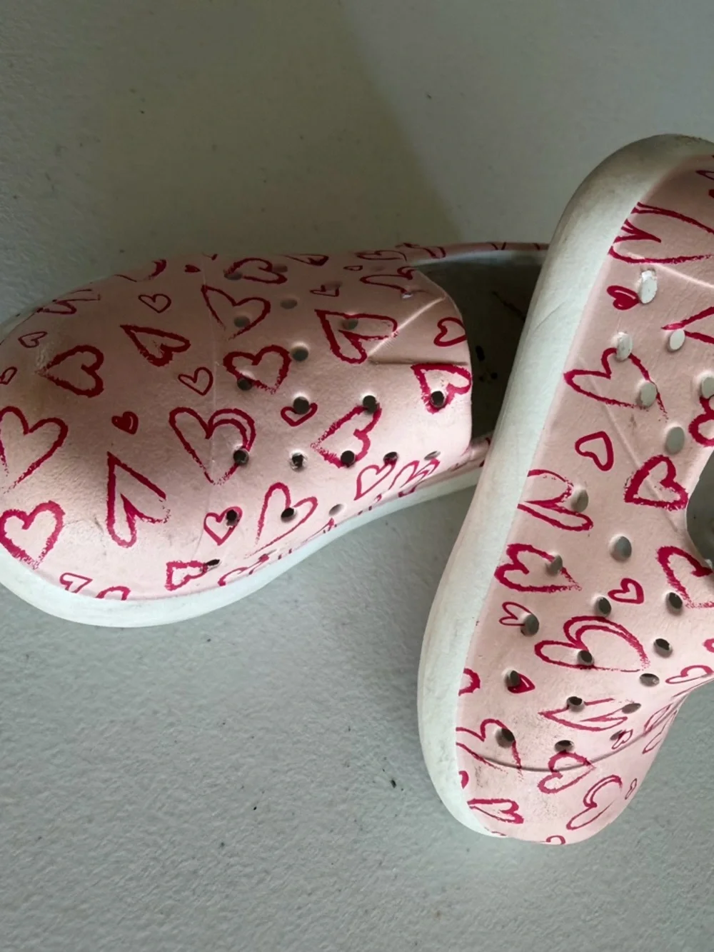 Toms Pink Heart Print Slip-Ons for Kids